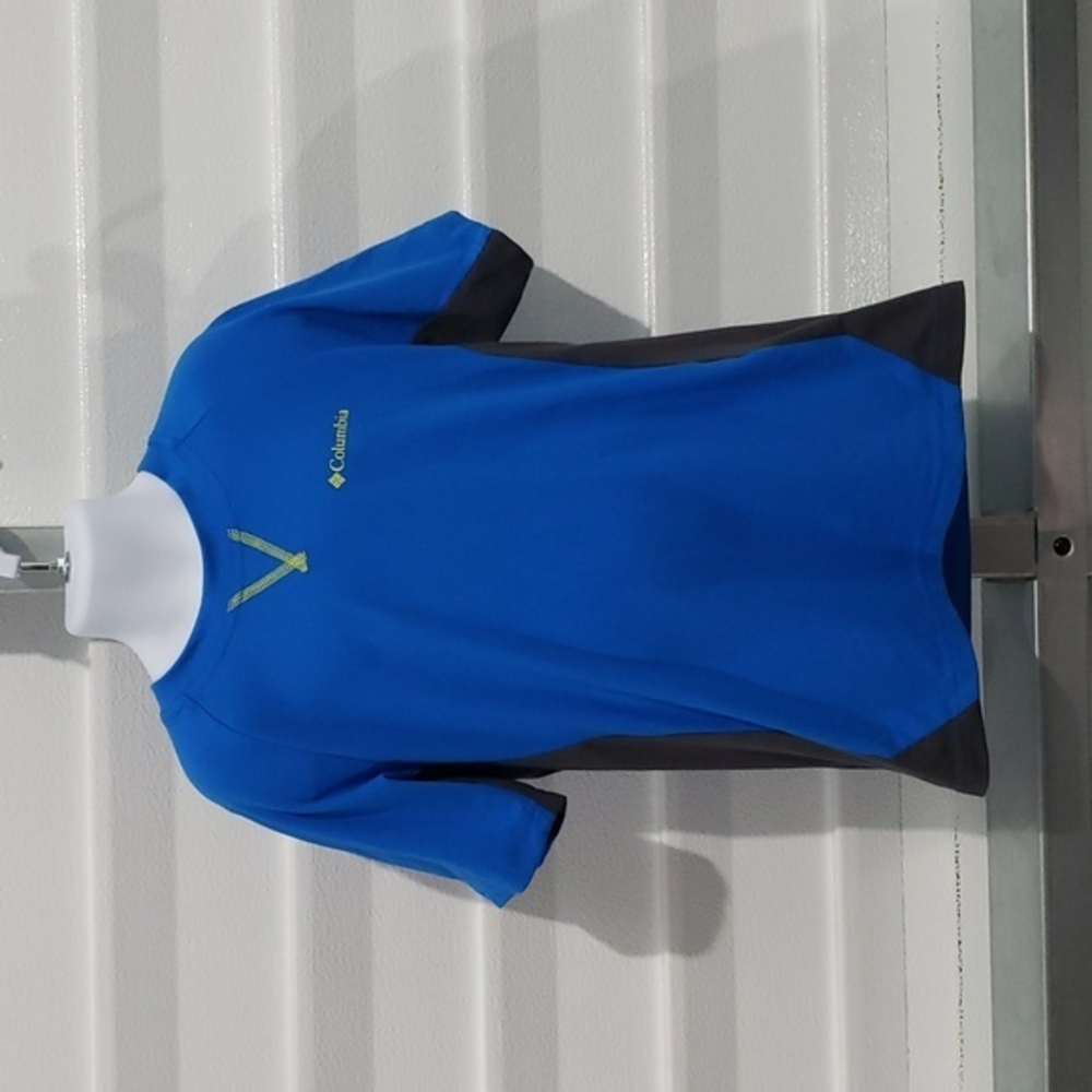 Columbia t shirt size 8